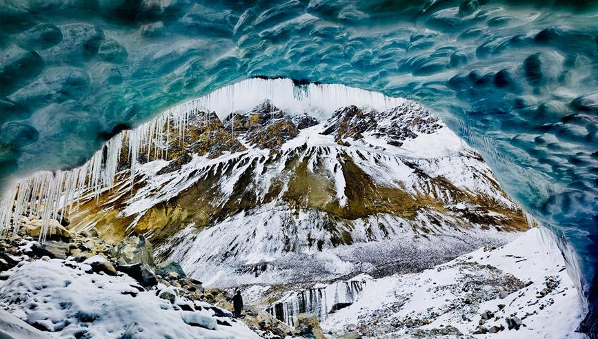 西藏貢嘎：絕美冰洞景觀